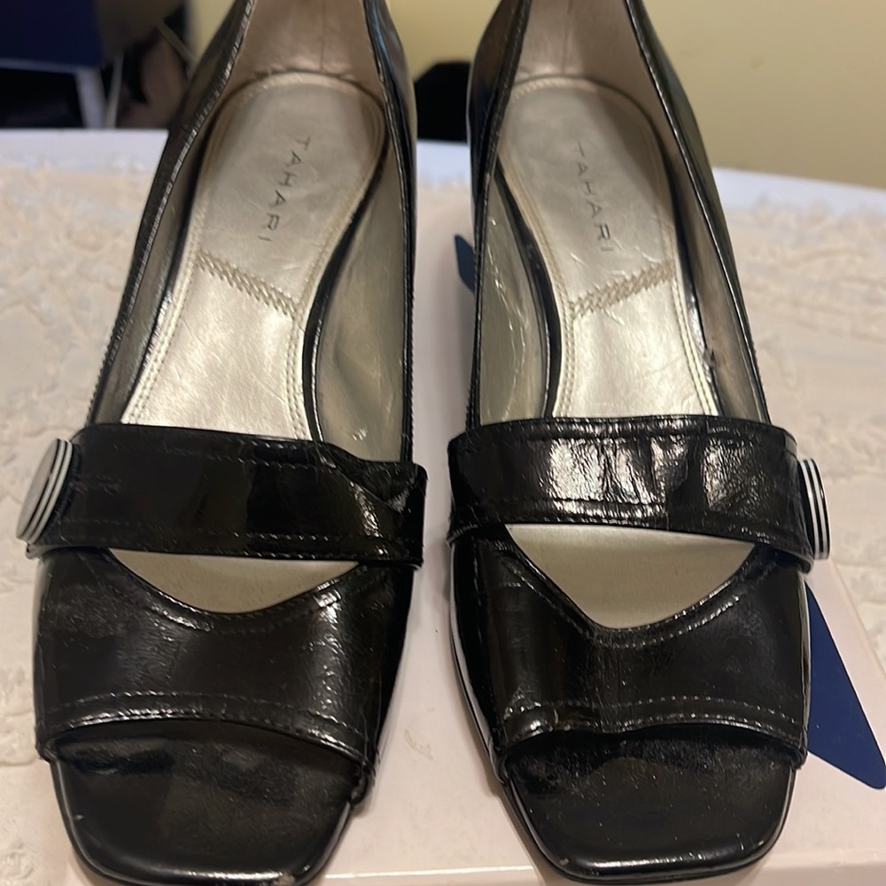 TAHARI open Toe Black Patent leather Heels Shoe 9